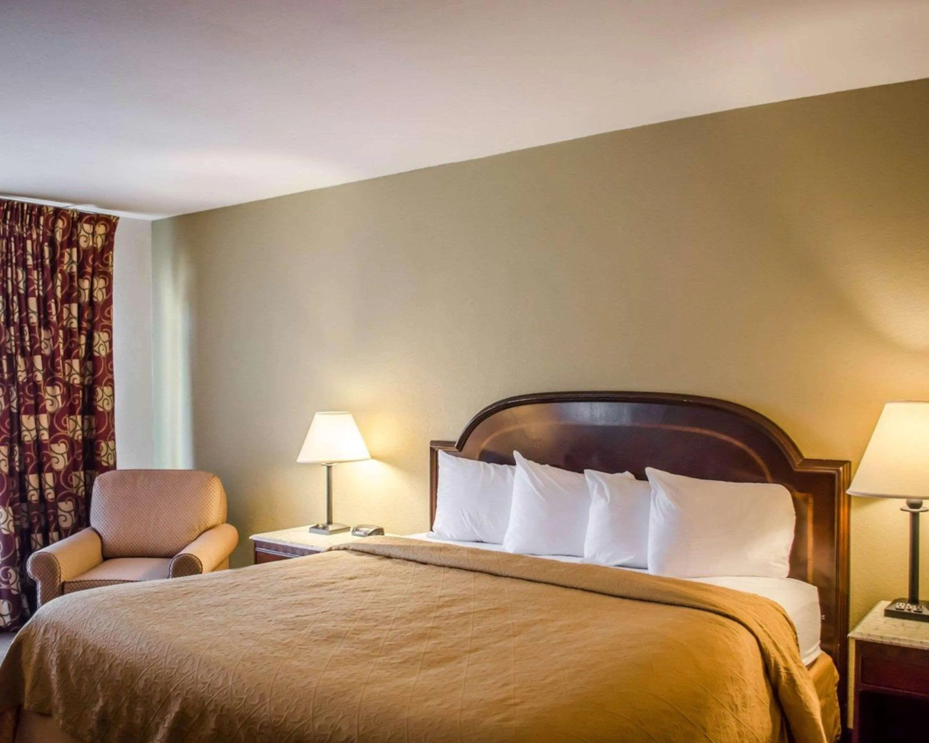 Quality Inn & Suites Pensacola Bayview