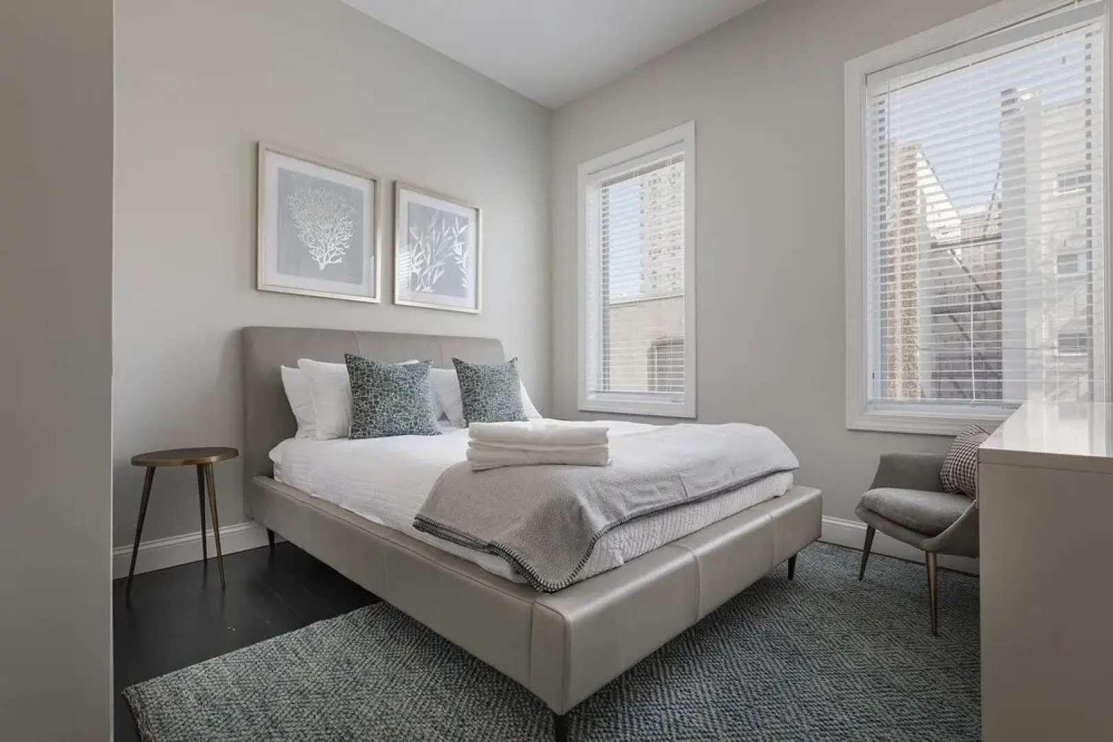 Huge Stylish 3 BR Loft Cobblestone St Next to NYC