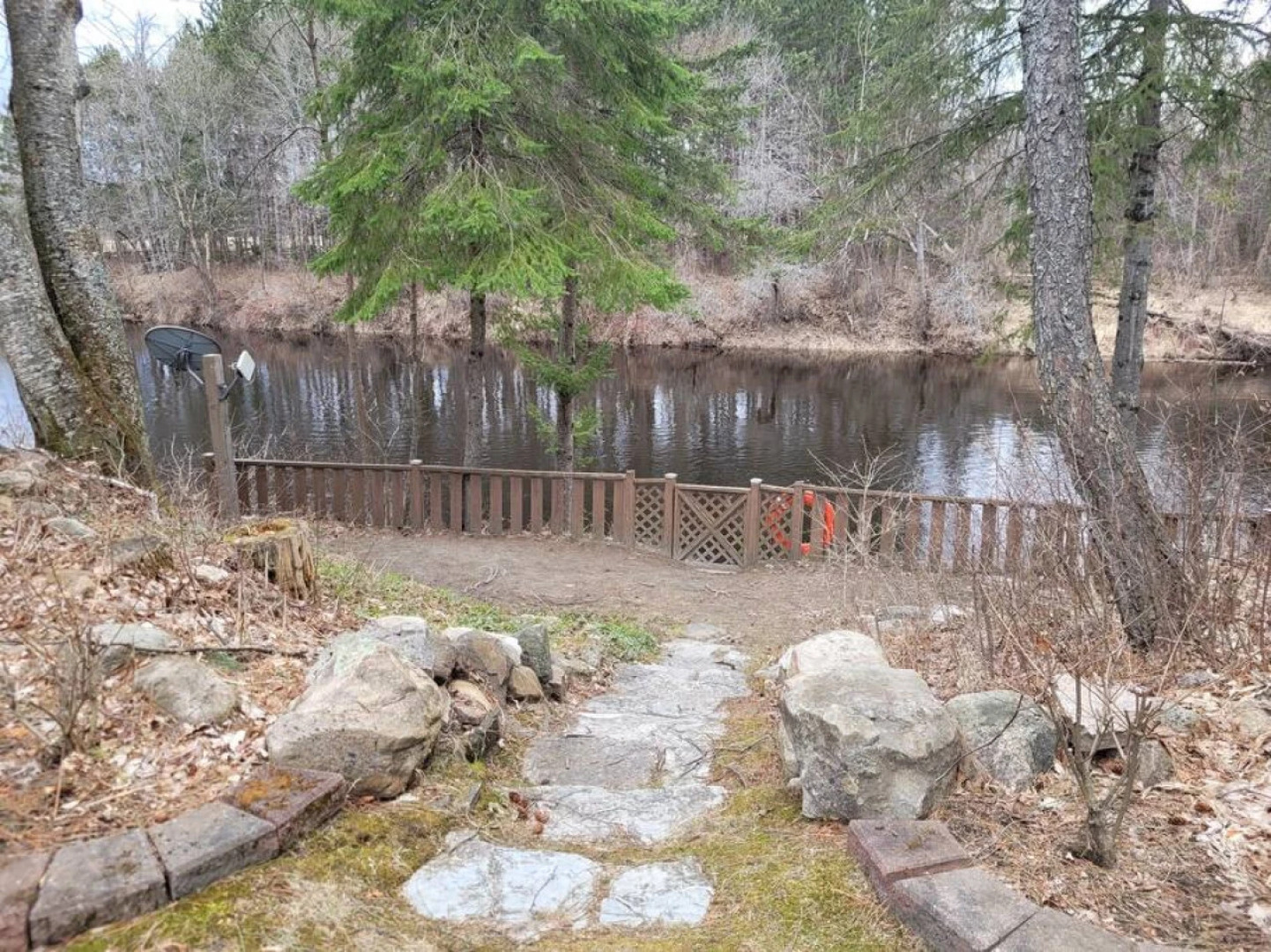 Whispering Pines Riverside Getaway