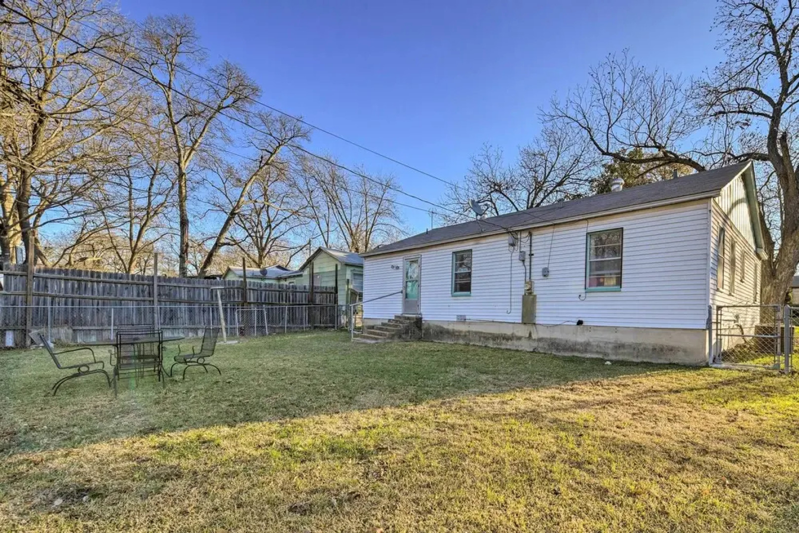 Outdoor Dining & Yard: Pet-friendly Temple Home