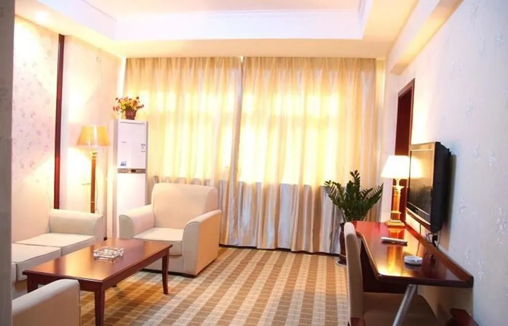 Zhongwei Wanrui Hotel