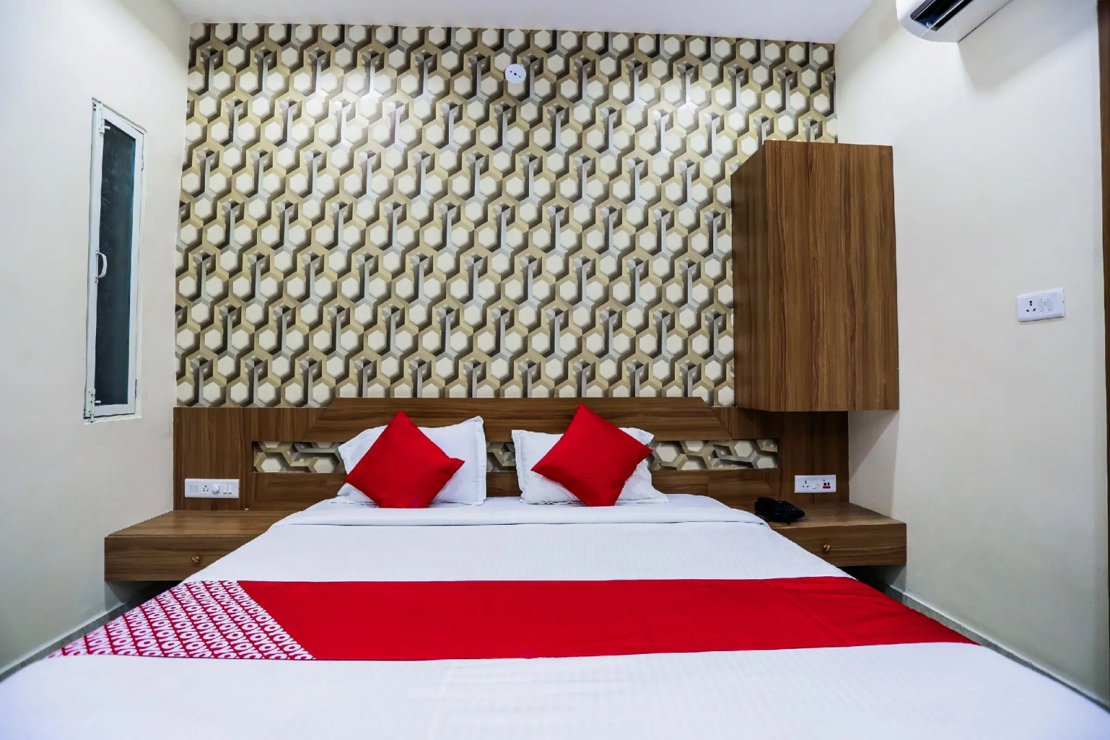 OYO 16163 Hotel Shri Hari