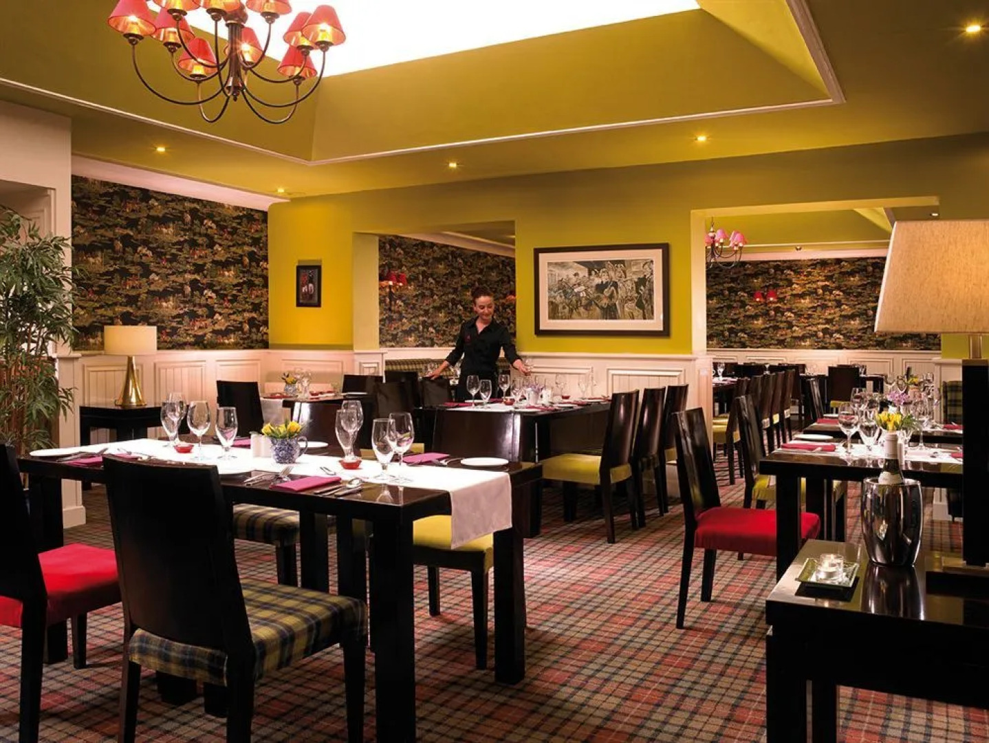 Horse and Jockey Hotel