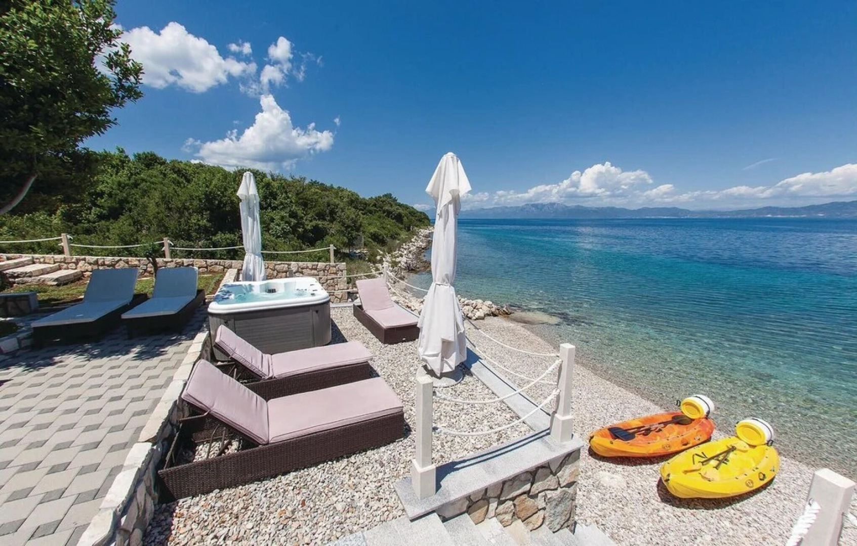 Nice Home in Sreser with Hot Tub, Sauna & WiFi