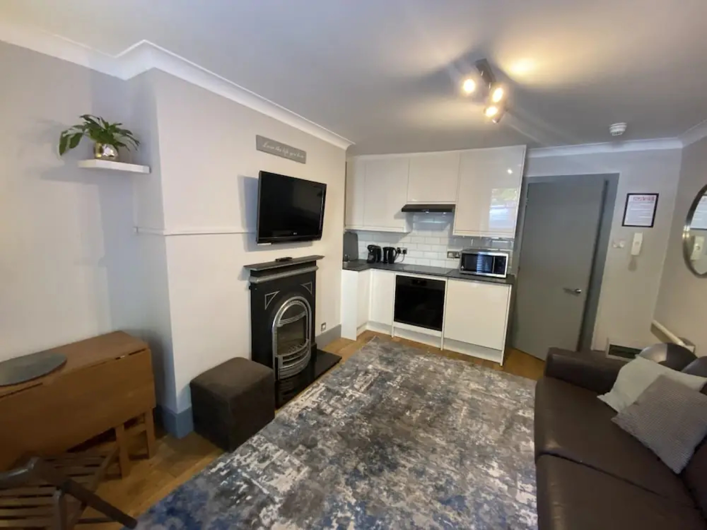 Ei8ht Brighton Apartments