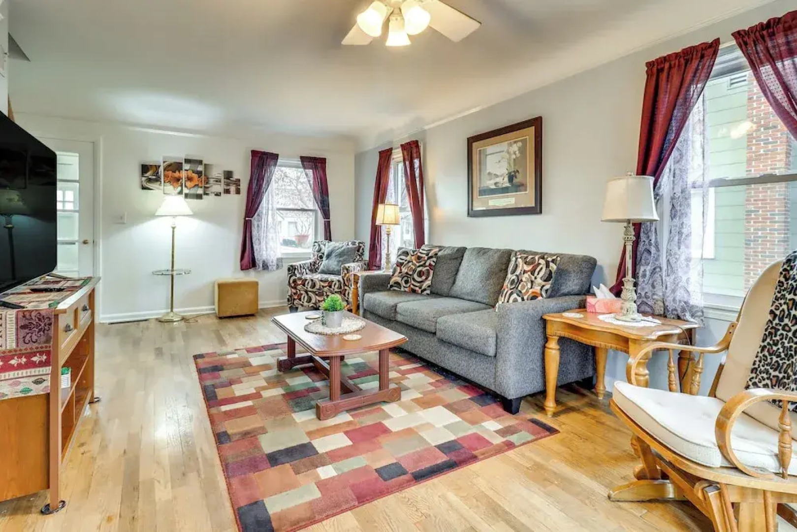 Walk to Adrian College: Family Home in Michigan