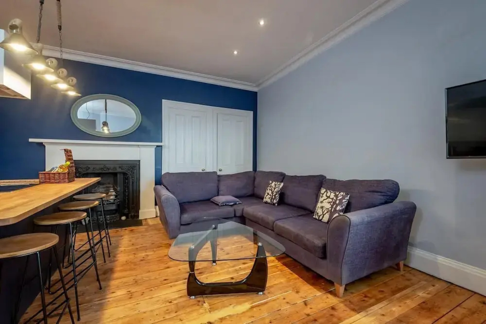 Market Street Apartment Sleeps 6