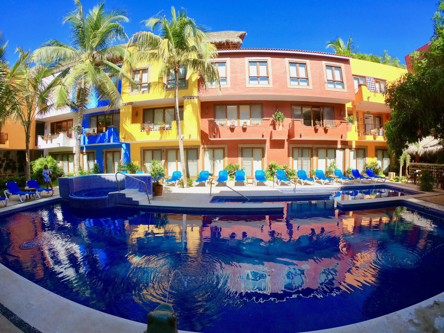 Casa Lotería -Pueblito Sayulita- Colorful, Family and Relax Experience with Private Parking and Pool