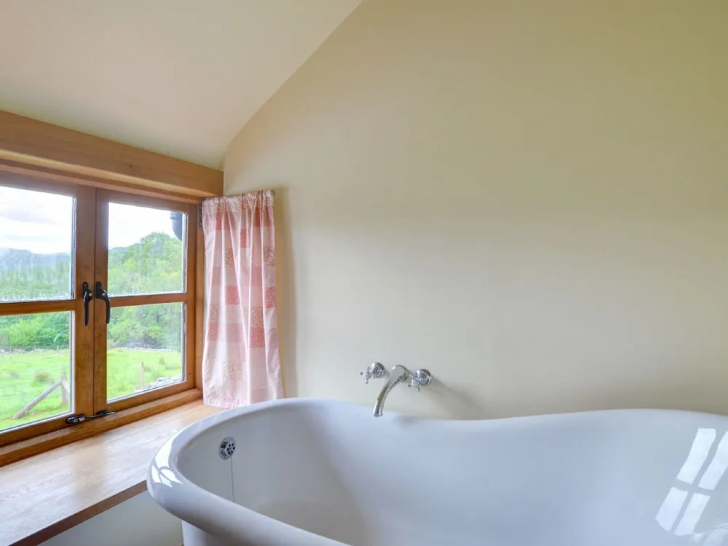 Spacious Holiday Home in Ganllwyd near River