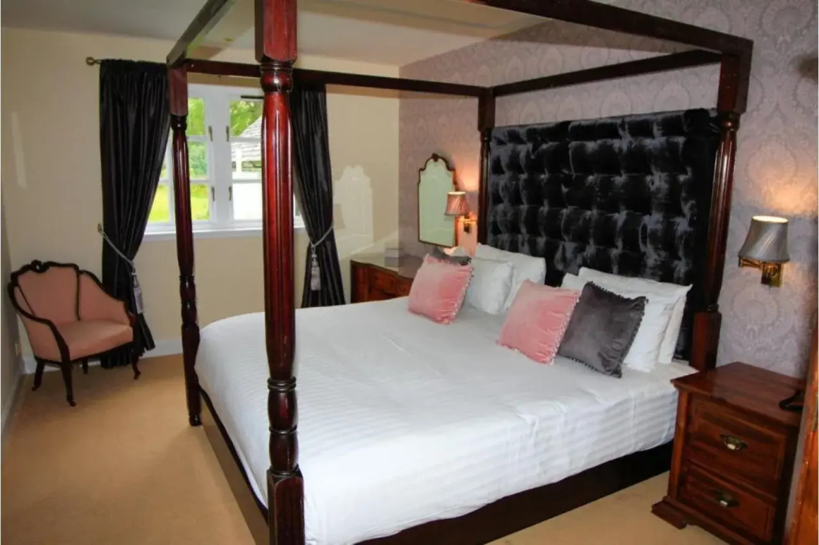 Taychreggan, Signature Collection by Eight Continents