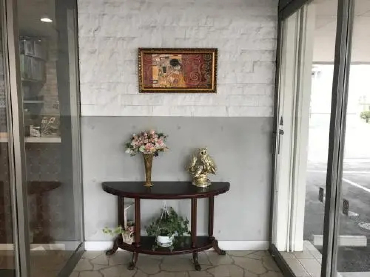 Conbini Ayersrock Hotel