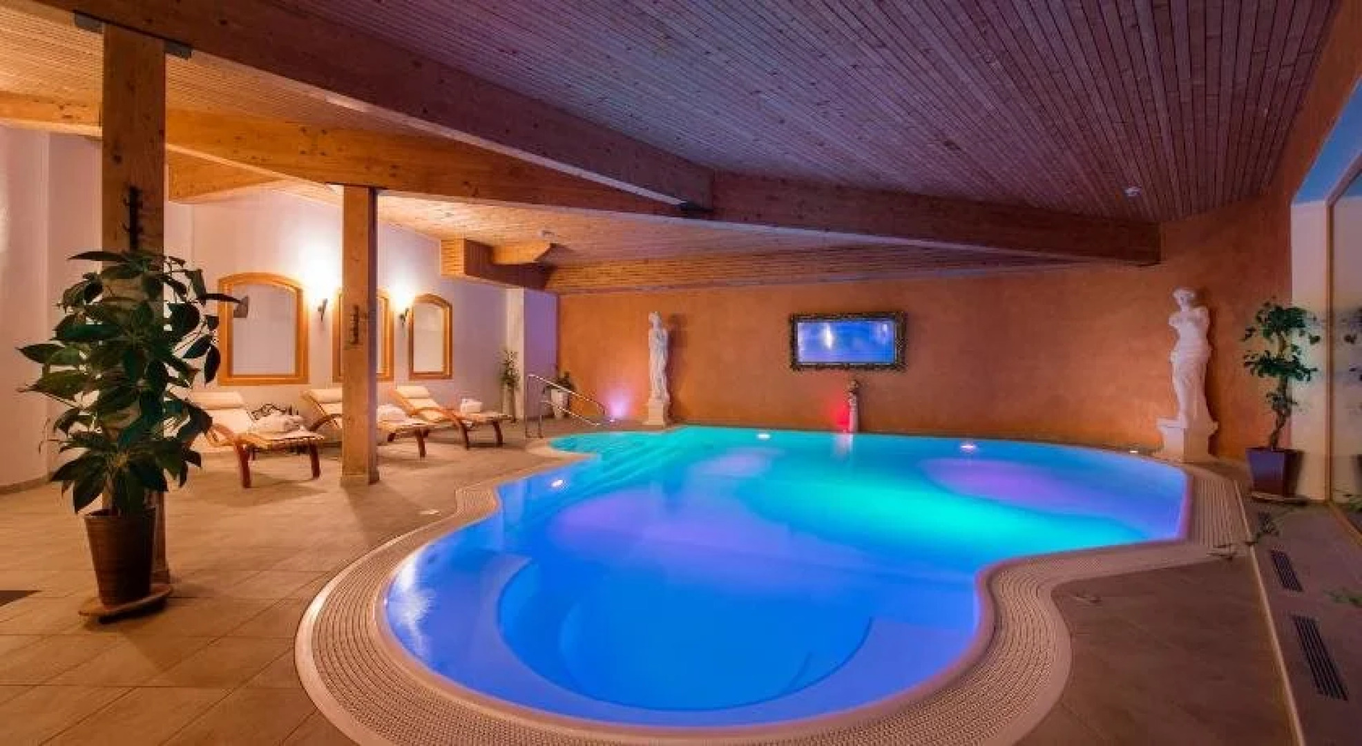 Bellaval Hotel & Restaurant