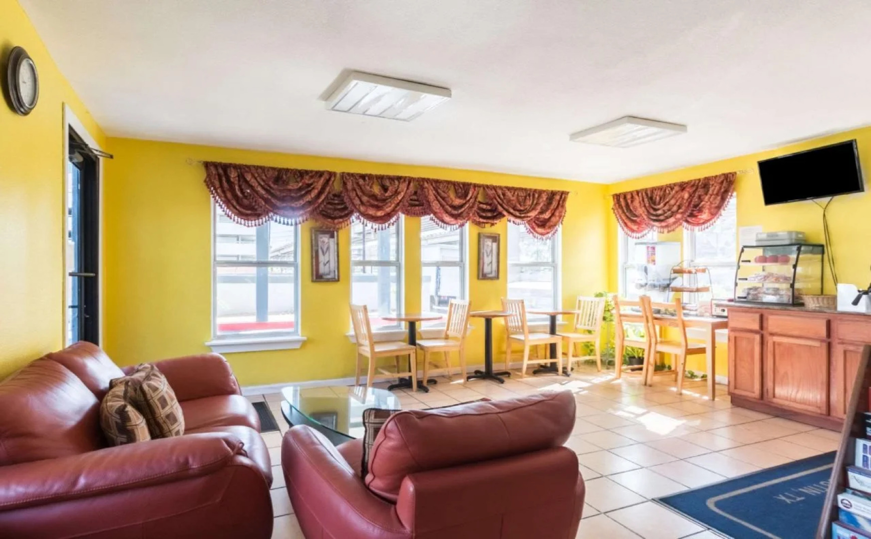 Motel 9 University-Downtown