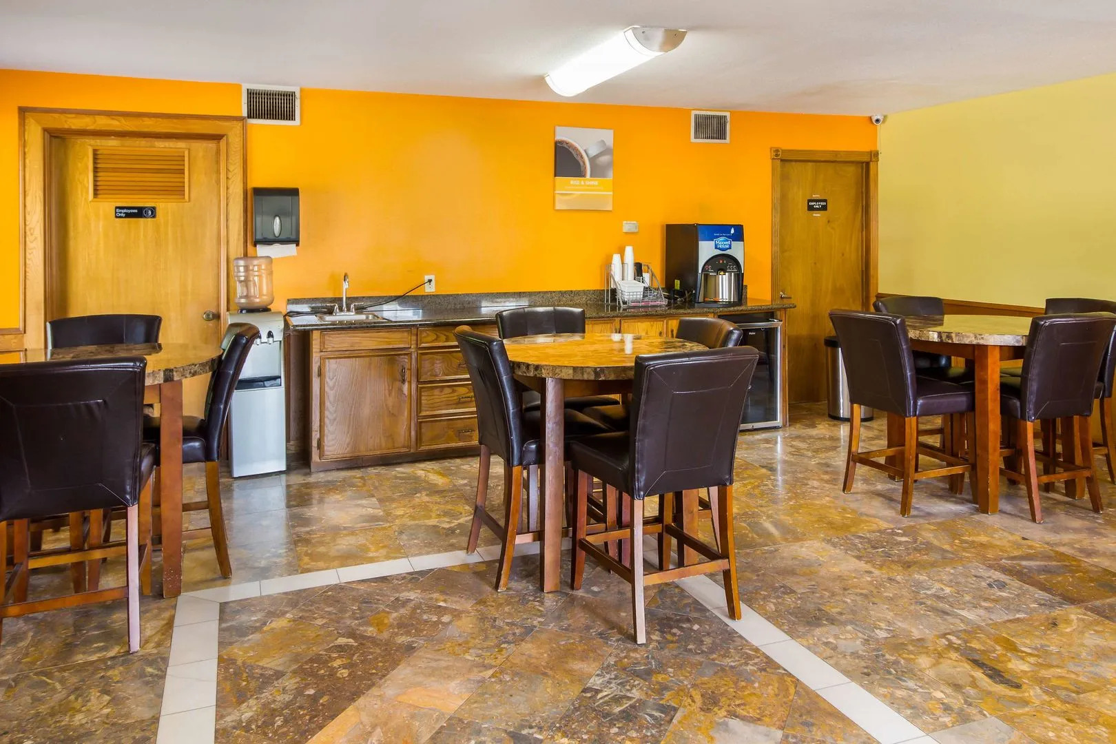 Scottish Inn & Suites