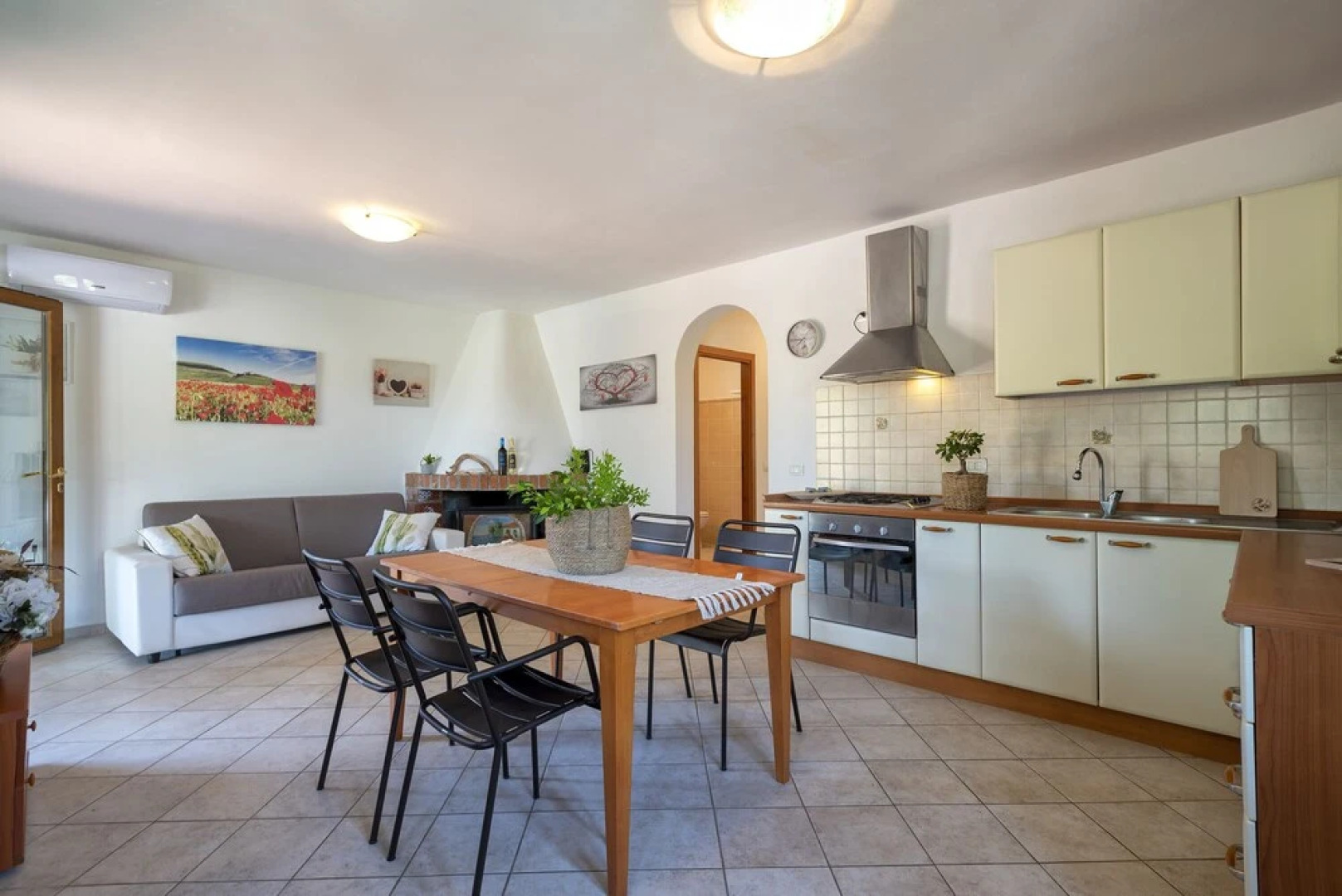 Near Alghero Shardana Guest House in Uri With Swimming Pool