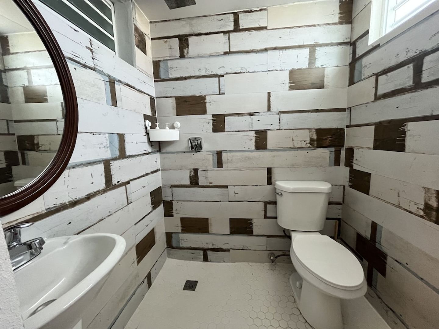 JB23 Apts 4 Bedrooms near Airport