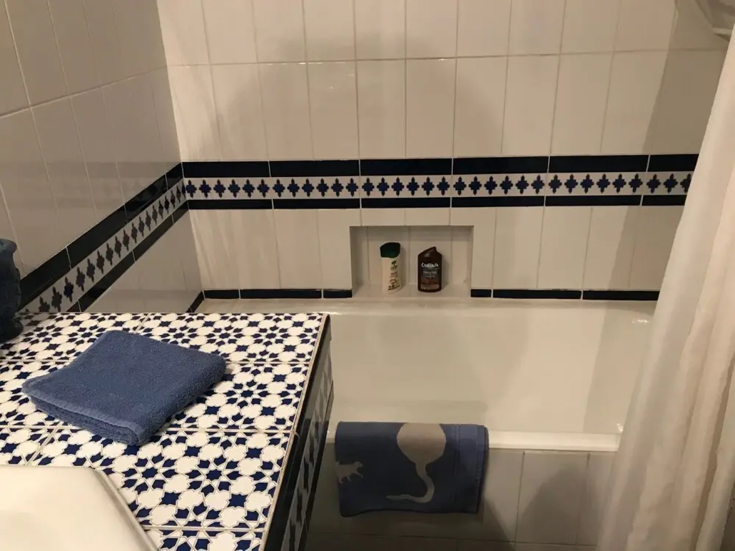 Chambre de Charme et Patio Fleuri