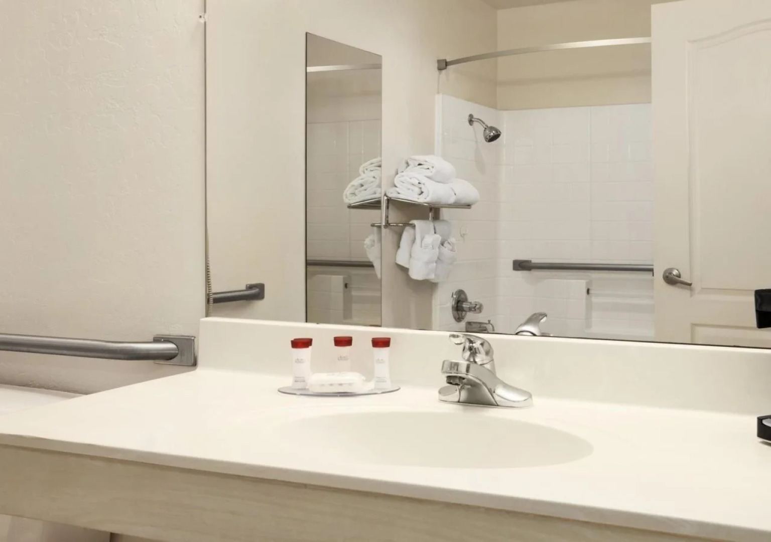 The Hotel Serene Glendale Peoria, Surestay Collection by BW