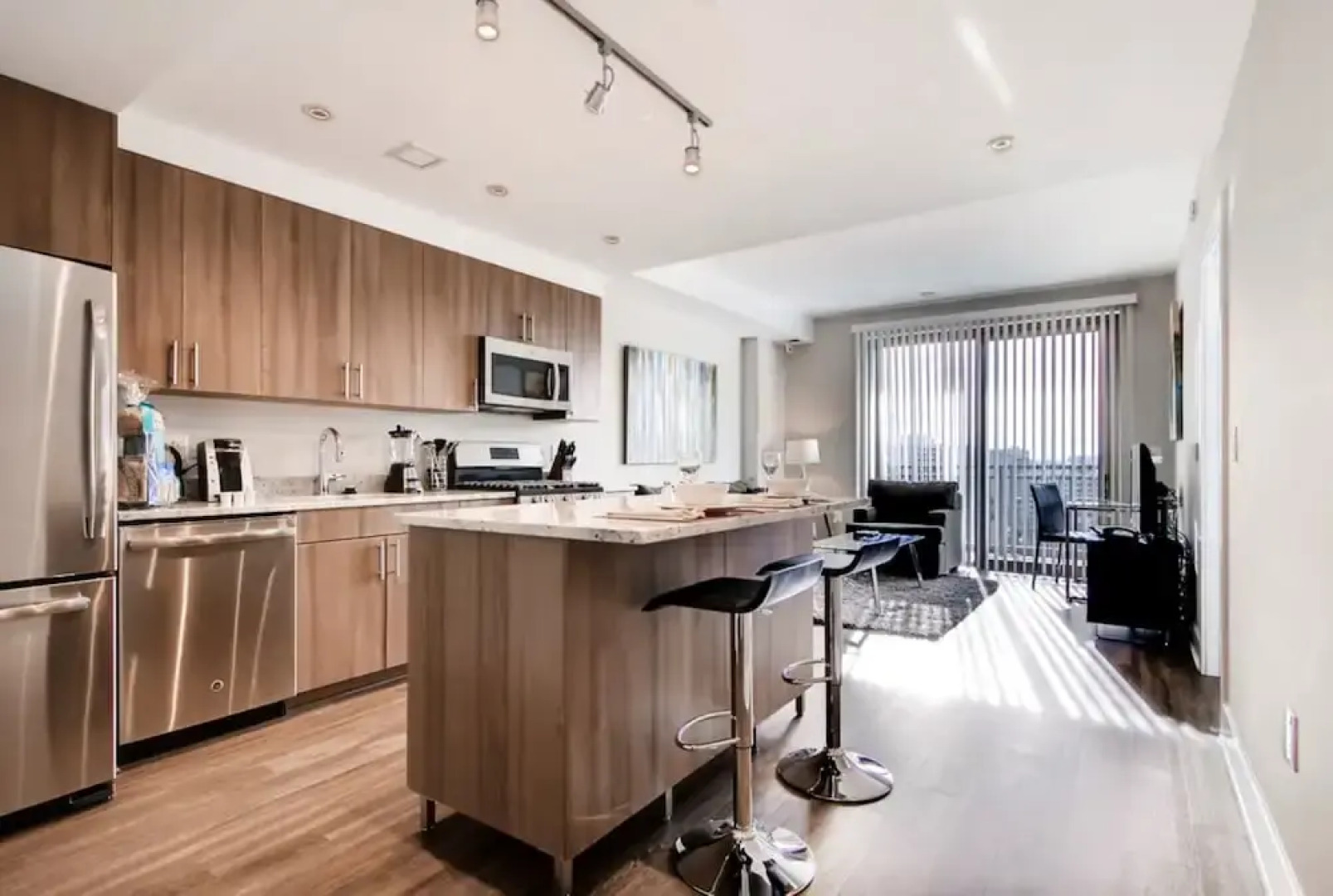 Global Luxury Suites at South Arlington