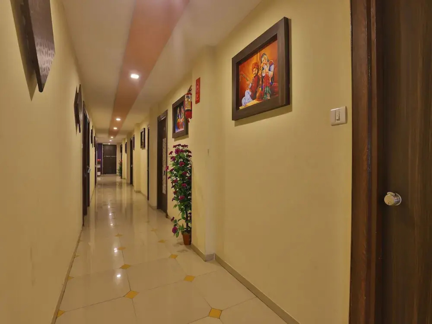 OYO 11867 Hotel Nilkanth Inn