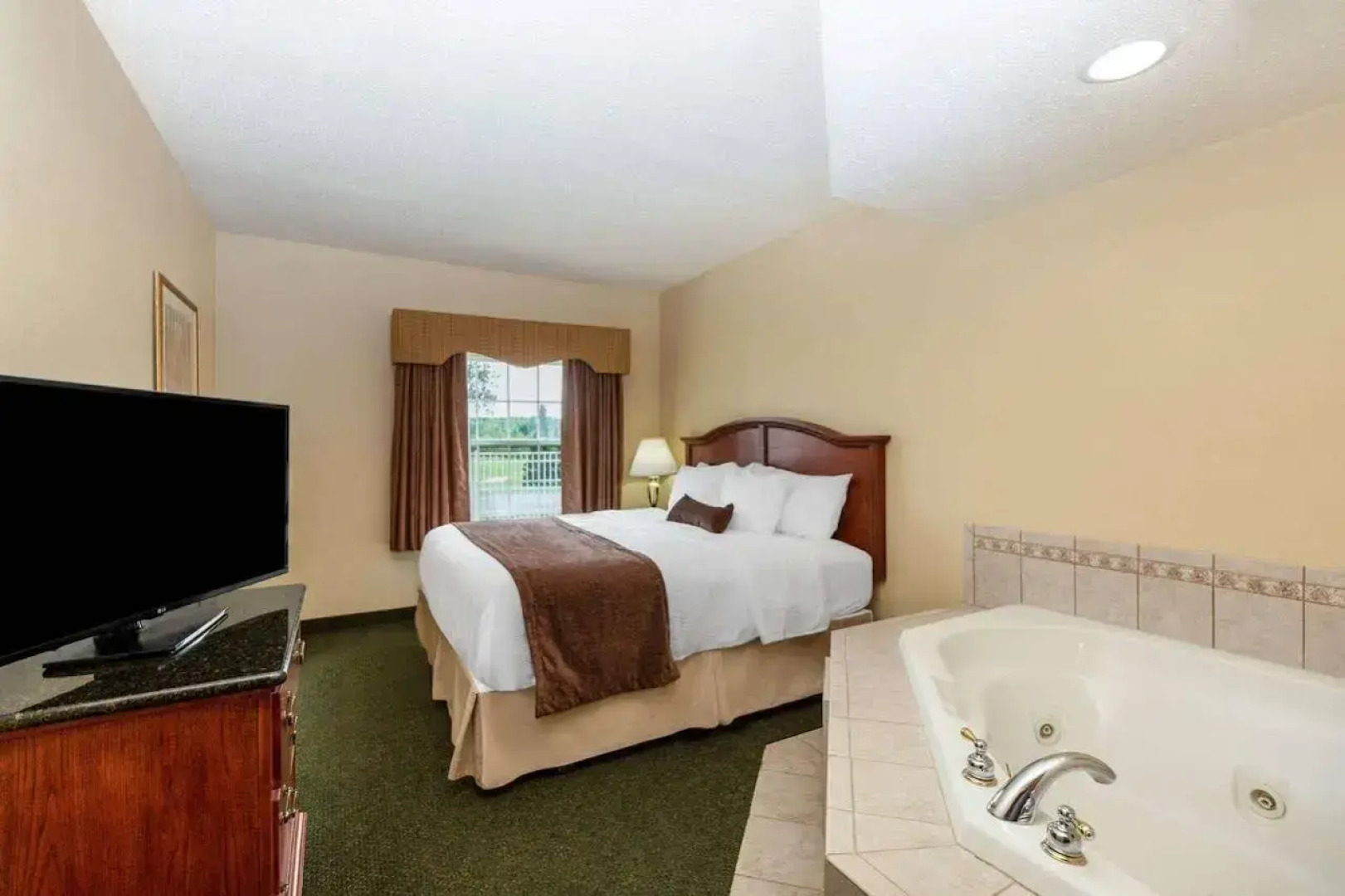 Four Seasons Island Resort