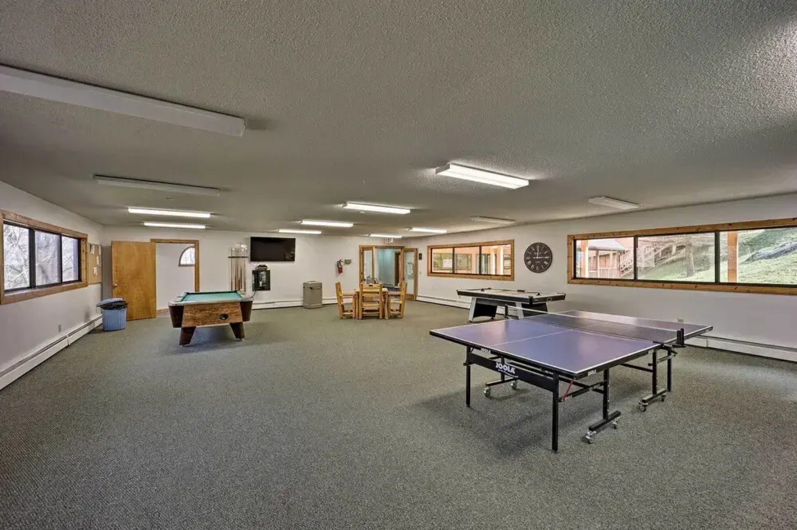 1 Mi to Skiing: Beech Mountain Condo w/ Fireplace!