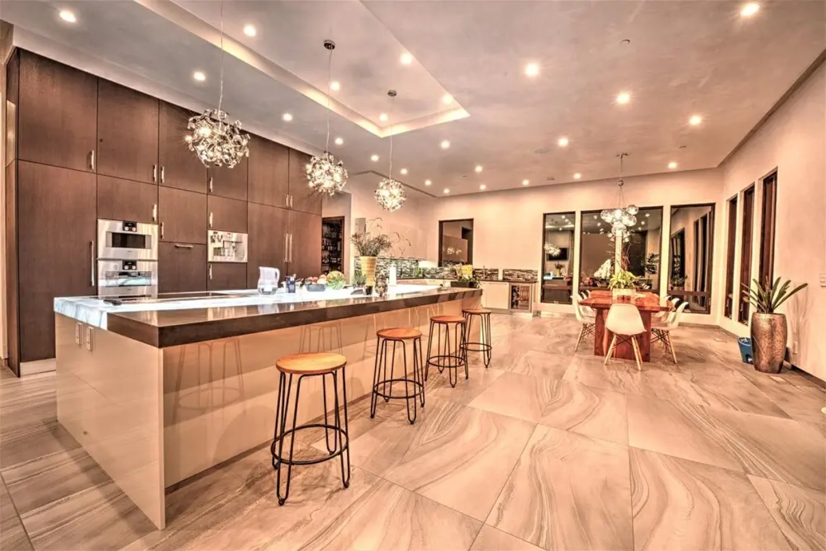 Lx1a: Luxury Contemporary Villa in The Middle of Nature