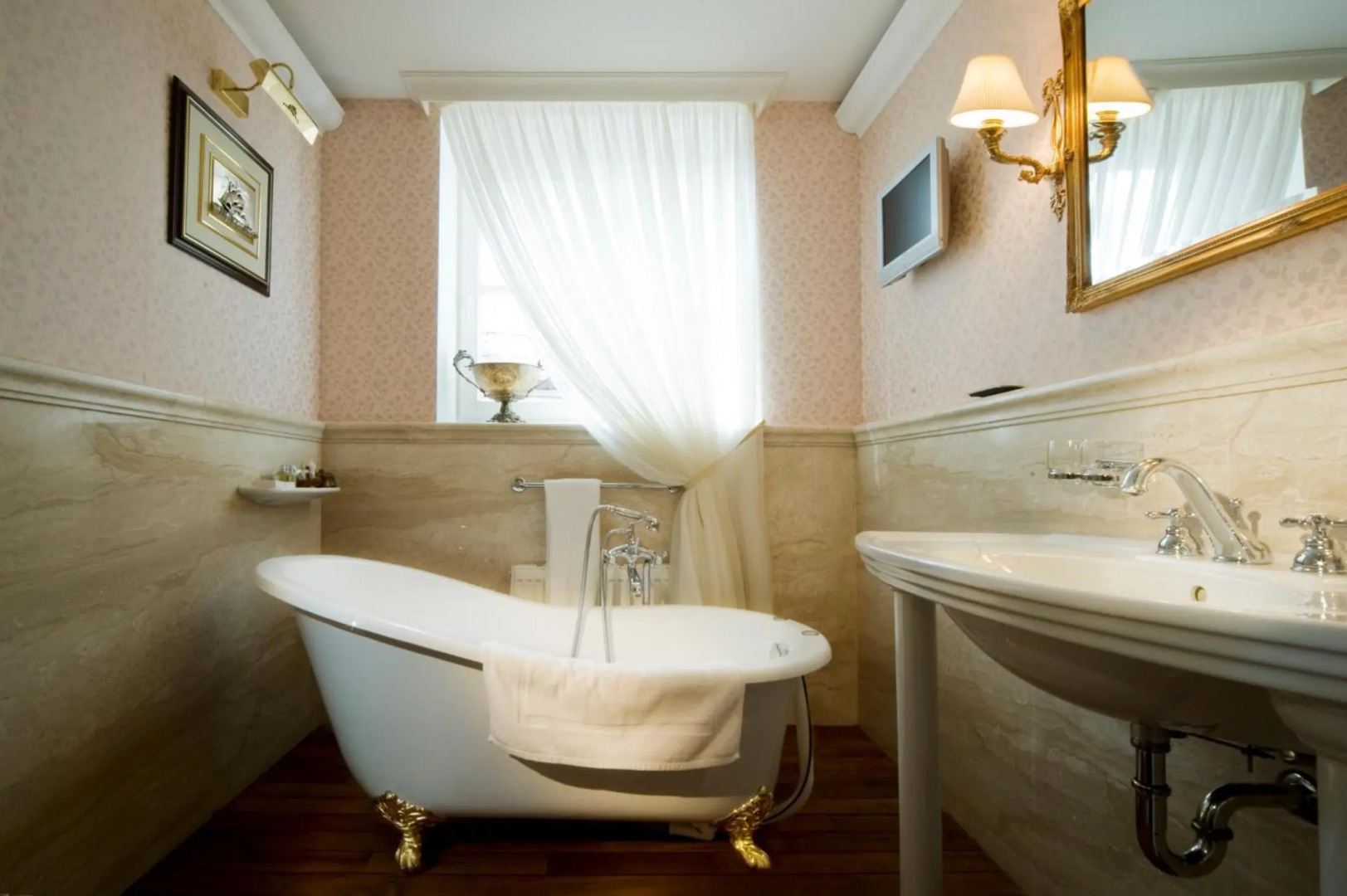 Отель и ресторан IMPERIAL (бывший Ramada)