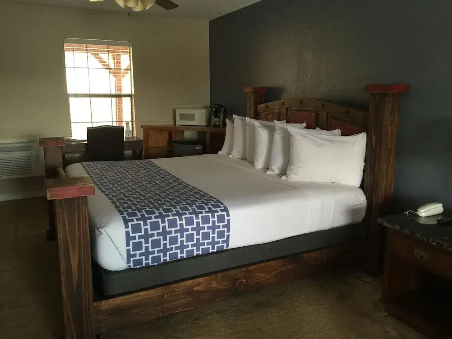 Four Horseman Travel Lodge