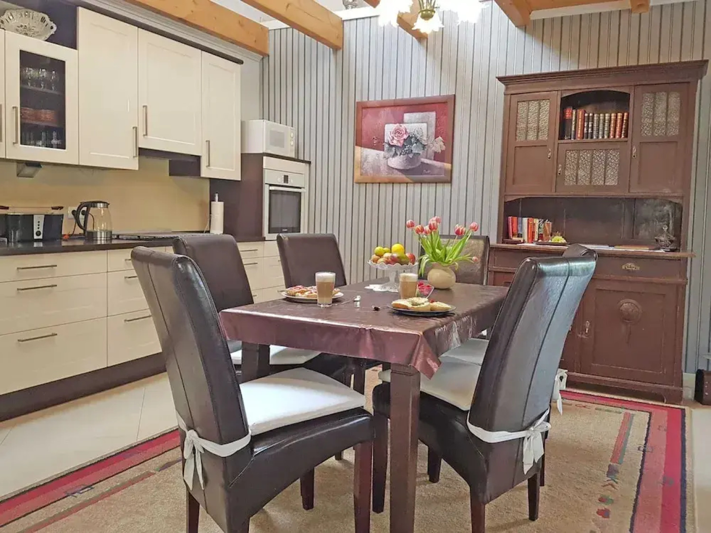 Reizendes Ferienhaus mit Swimmingpool Naehe Ostsee