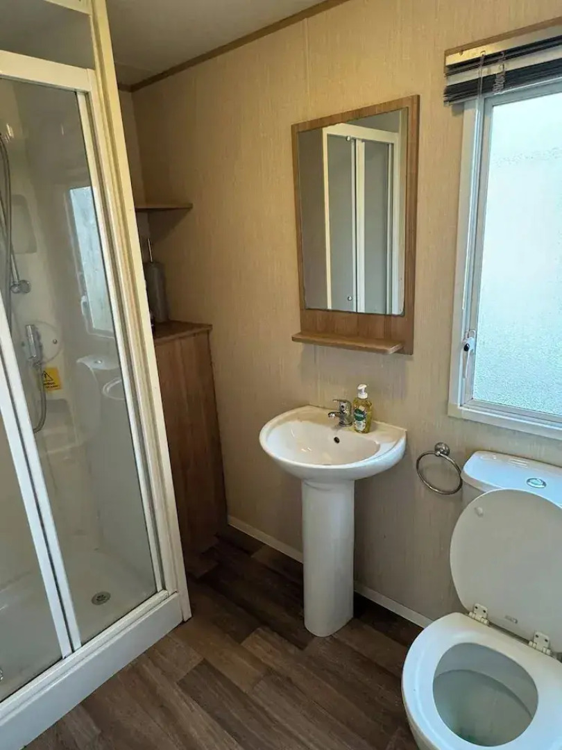 3 bed With Balcony on Lido Beach