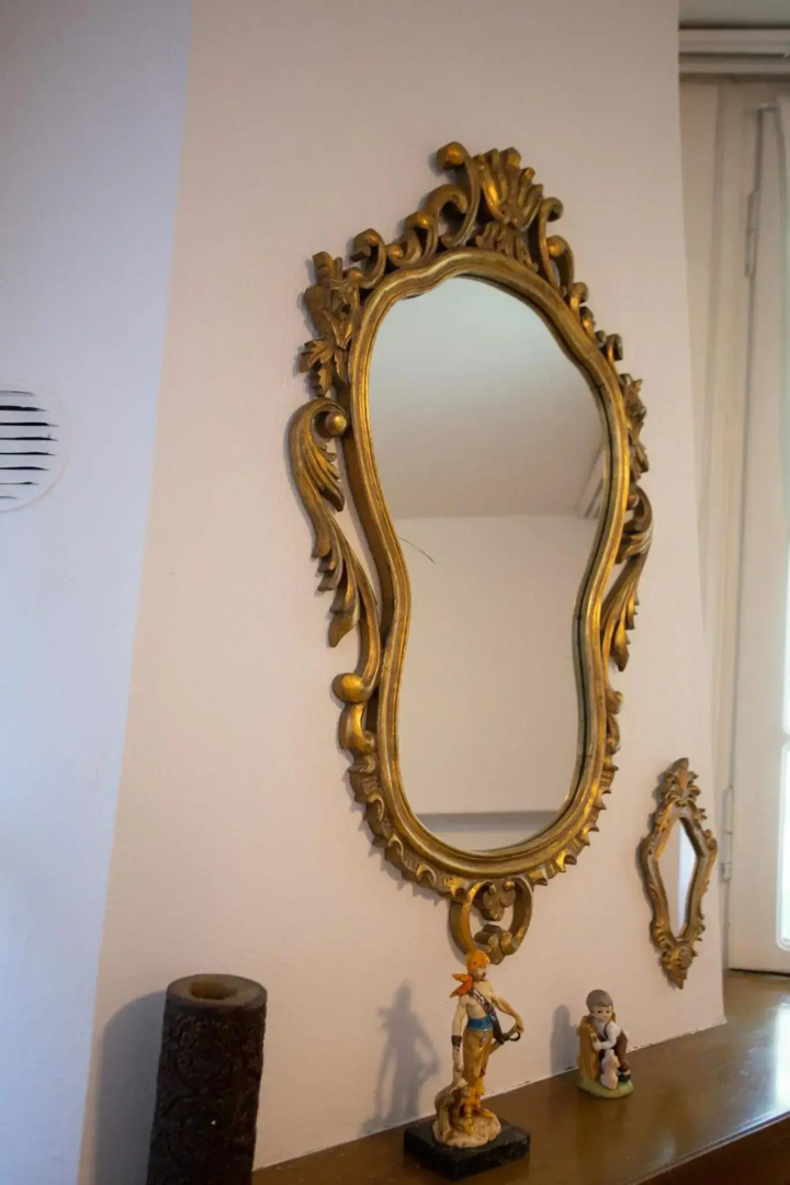 Traditional Apartment part of a Detached Villa on a luxurious Hill of Thessaloniki PANORAMA with a private garden with trees ,also available for Family and other gatherings and Kid's parties - under 13 , for less than 20 people alltogether