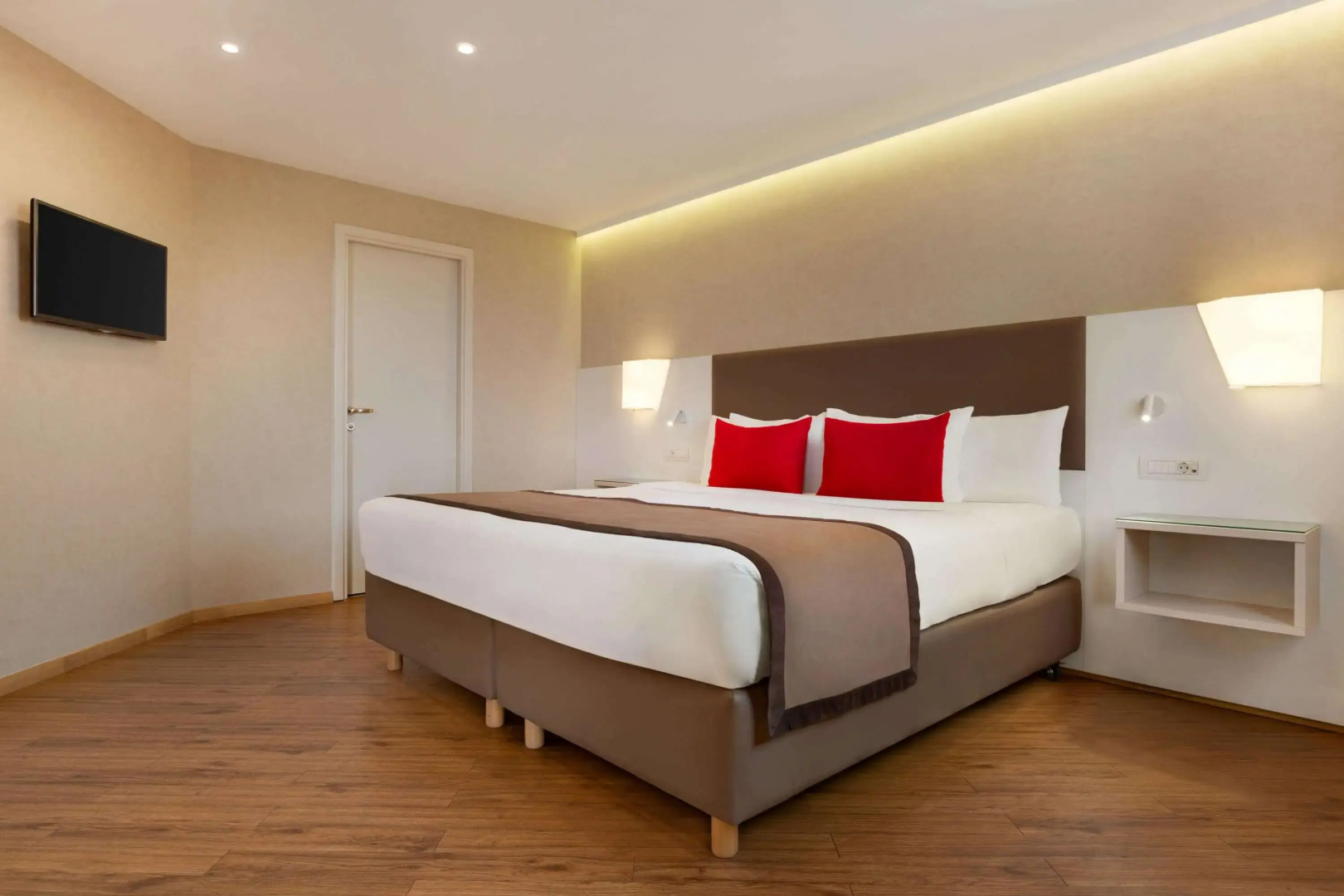 Ramada Plaza by Wyndham Thraki