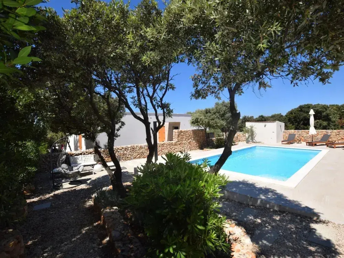 Holiday House in a Quiet Area Near the Sea, Private Garden, Terrace and BBQ