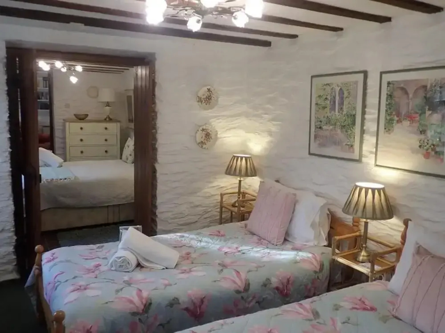 Welsh Countryside Retreat - Felin Crewi Cottages