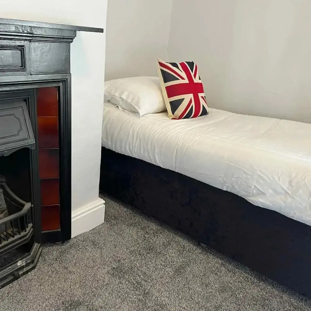 The North Wales Gathering - Hot Tub Sleeps Up 16