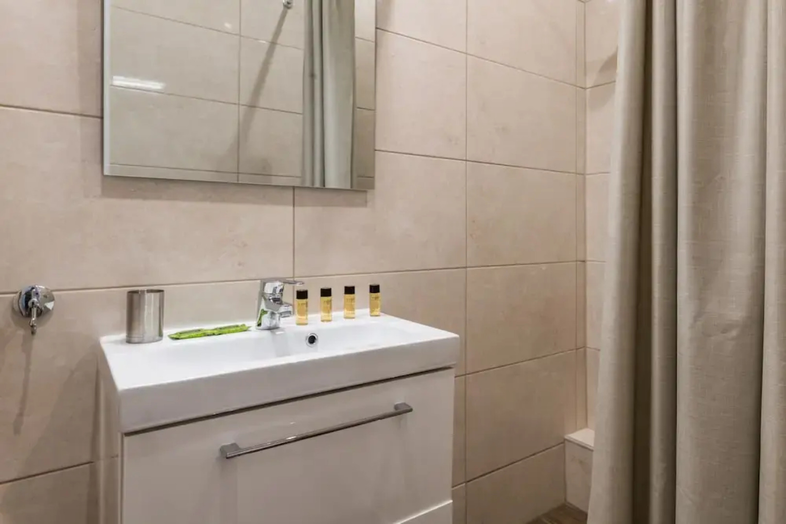 Anivia Apartment Airport by Airstay