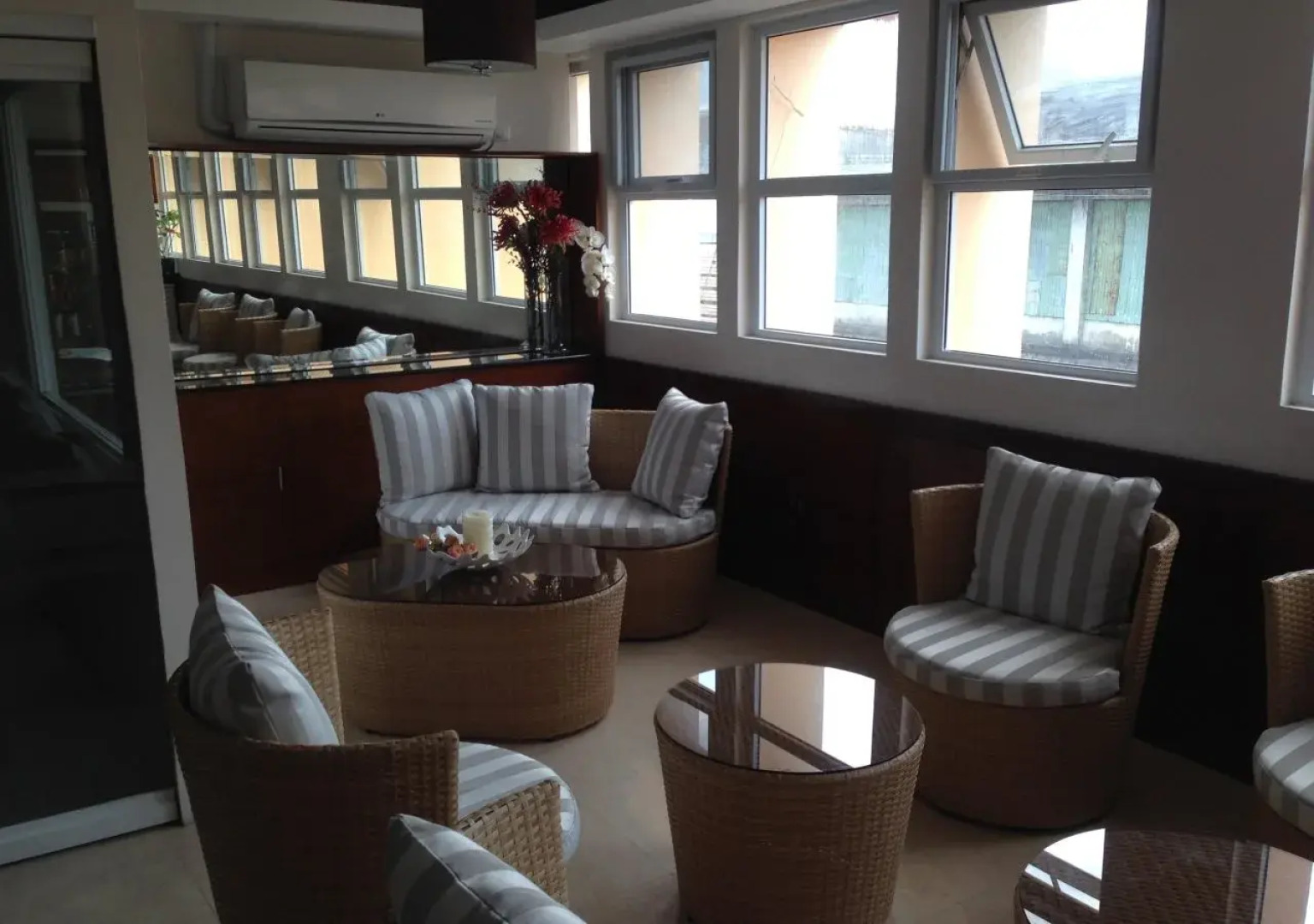 Ridgecrest Gardens Hotel