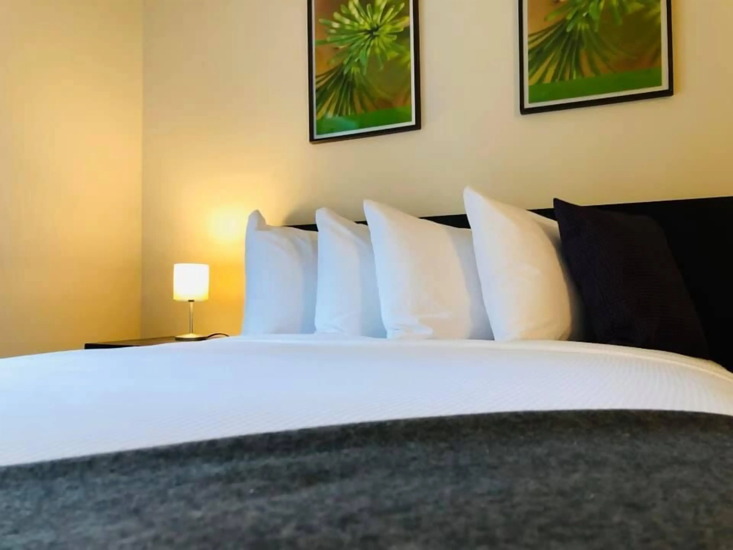 Oberge Inn  Riverside guest room in Val-David village with free parking