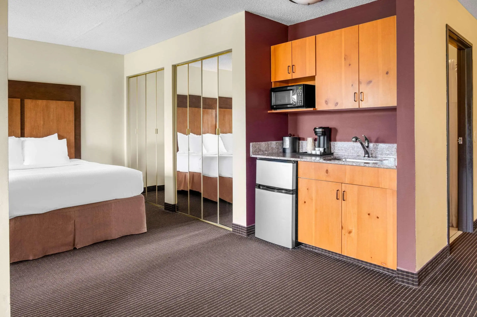 White Pines Inn & Suites