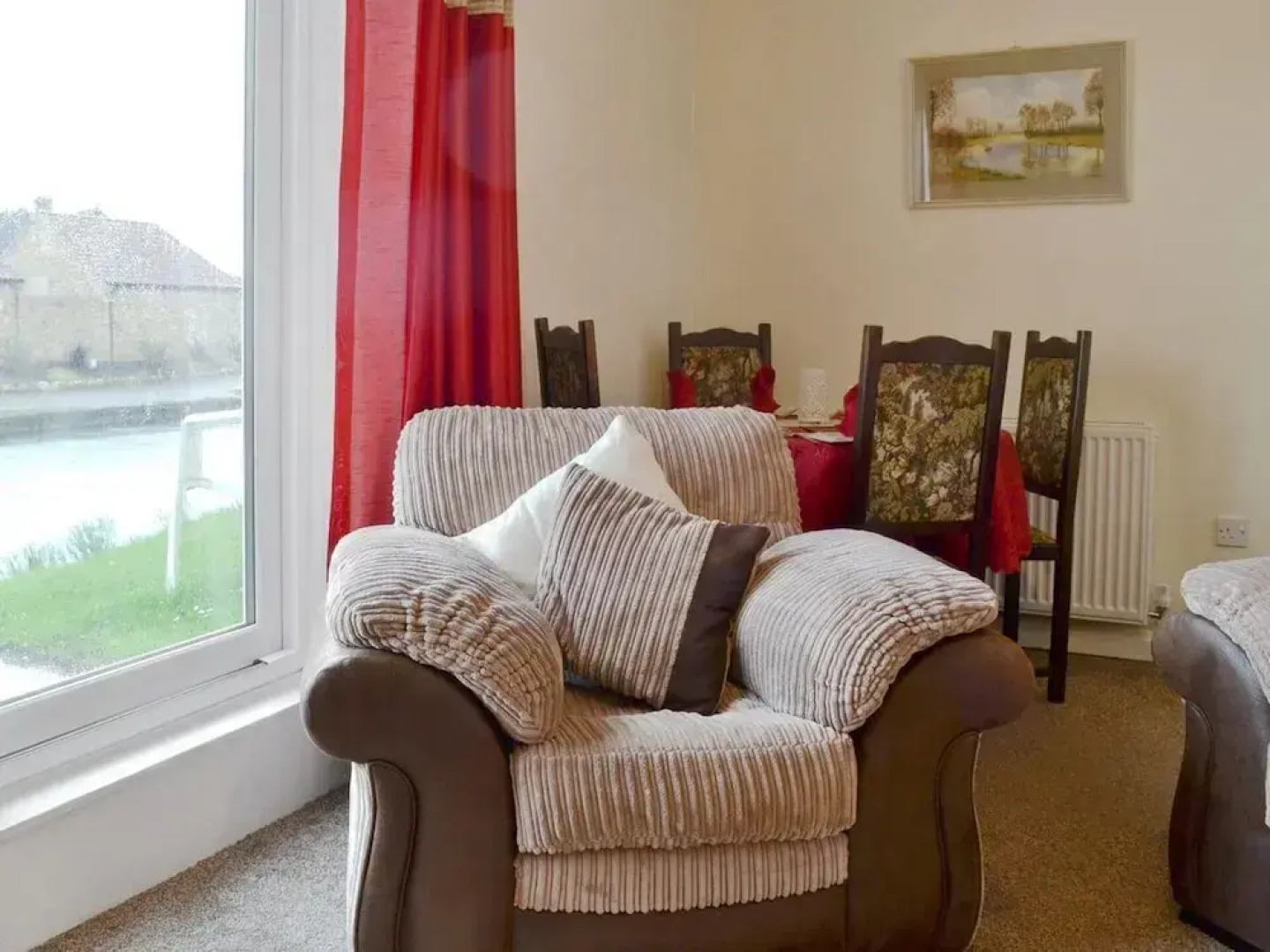 Riverside 2-bed Cottage, Sleeps 3 With Parking