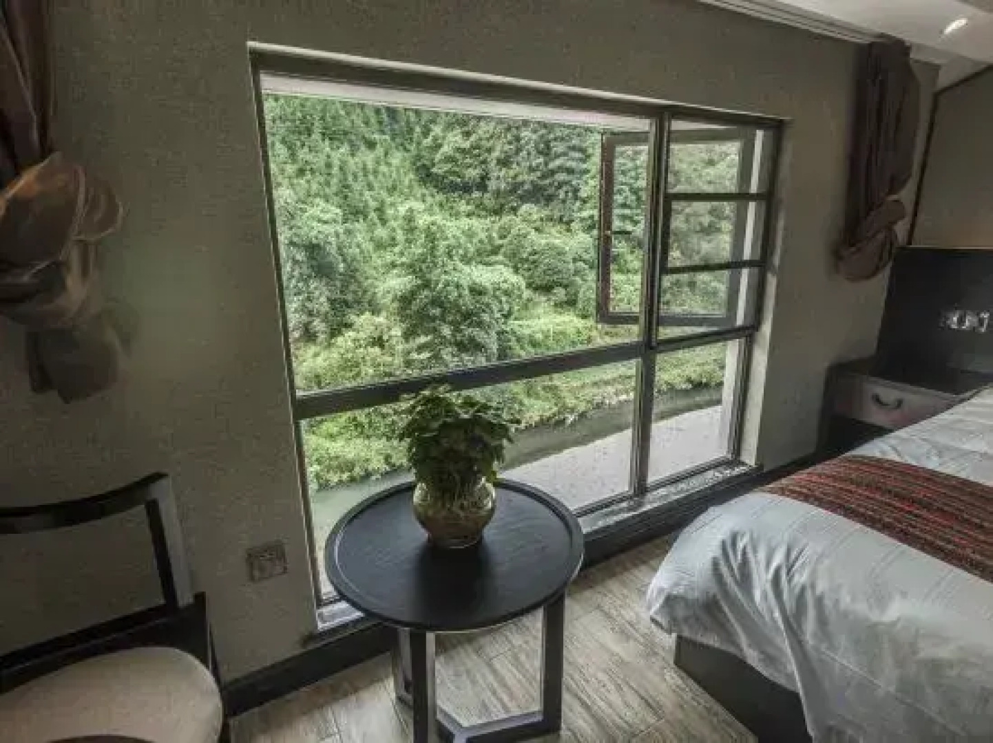 Longji Longbao Zhuangjia Hotel