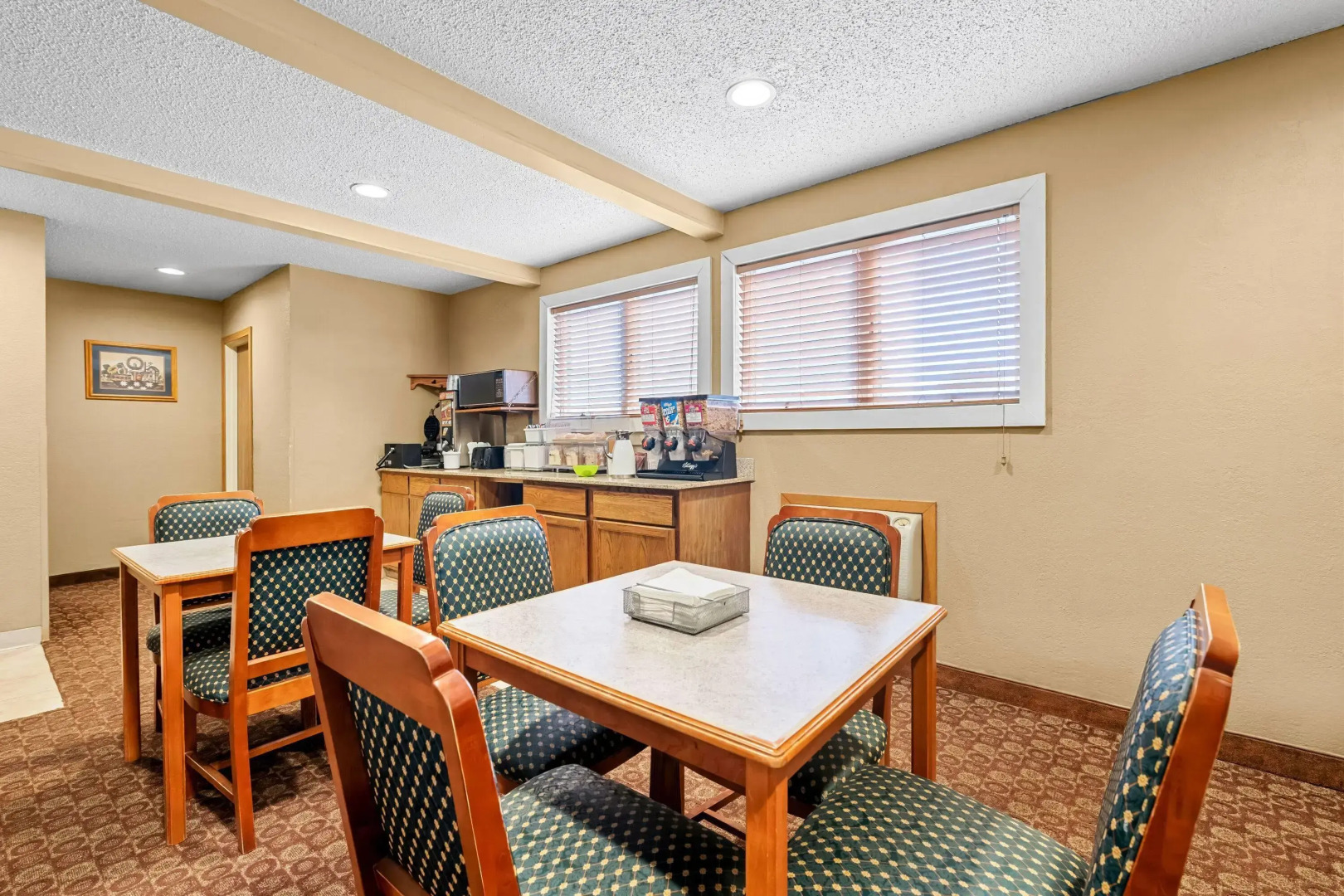 Super 8 by Wyndham Blue Earth