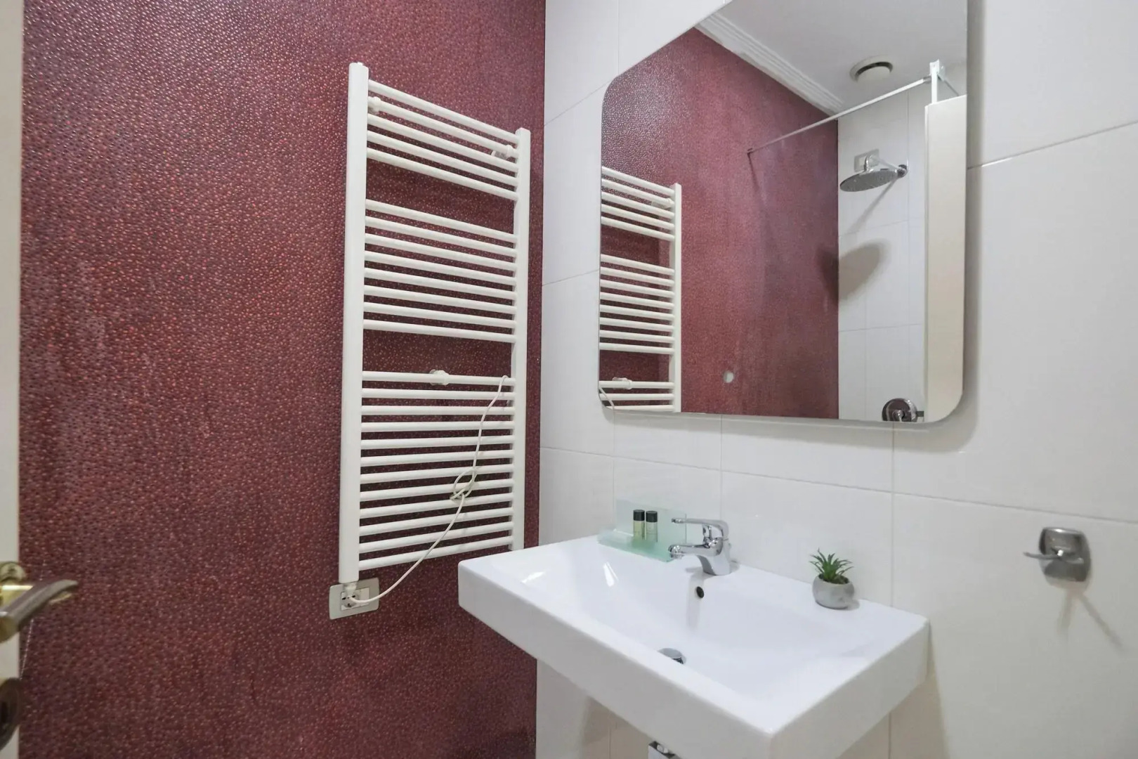 Golden City Hotel, Tirana