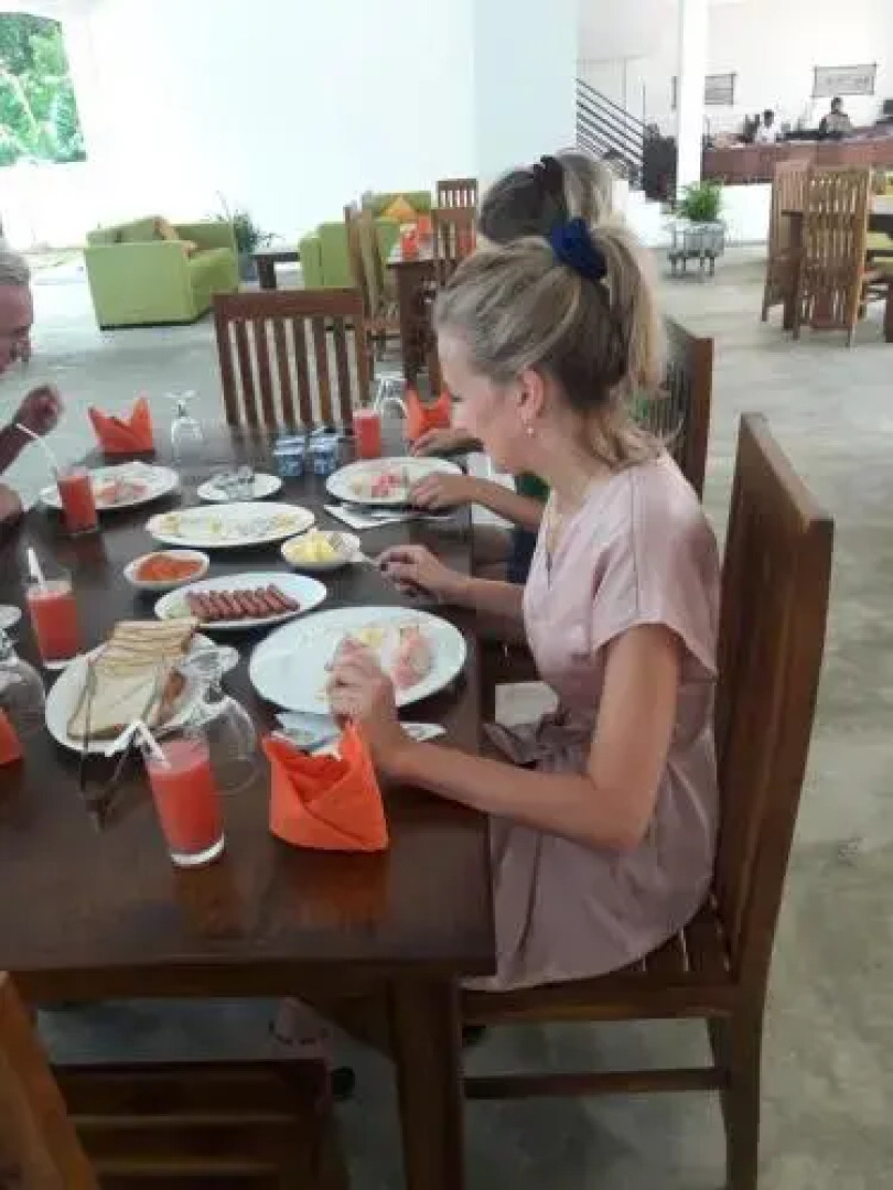 Mahinda Hotel and Restaurant