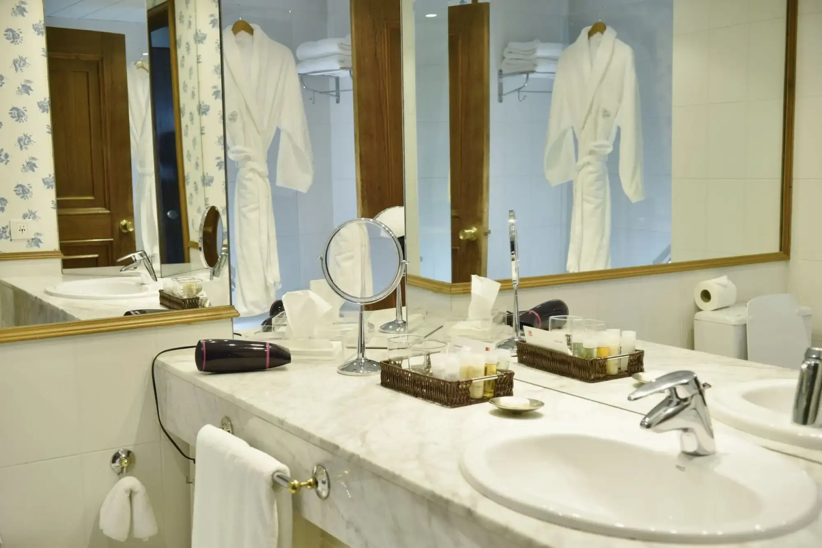 Las Hayas Resort Hotel