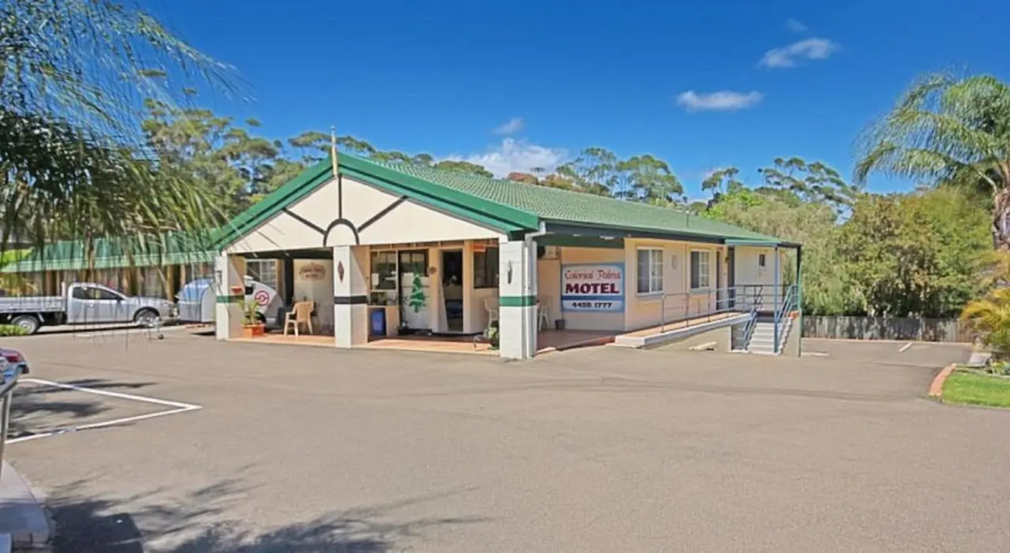 Colonial Palms Motel