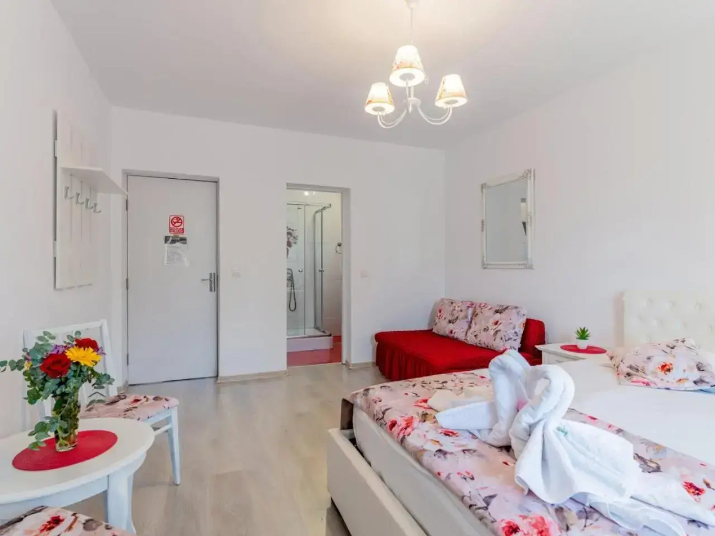 Pensiunile Casuta cu Trandafiri 1