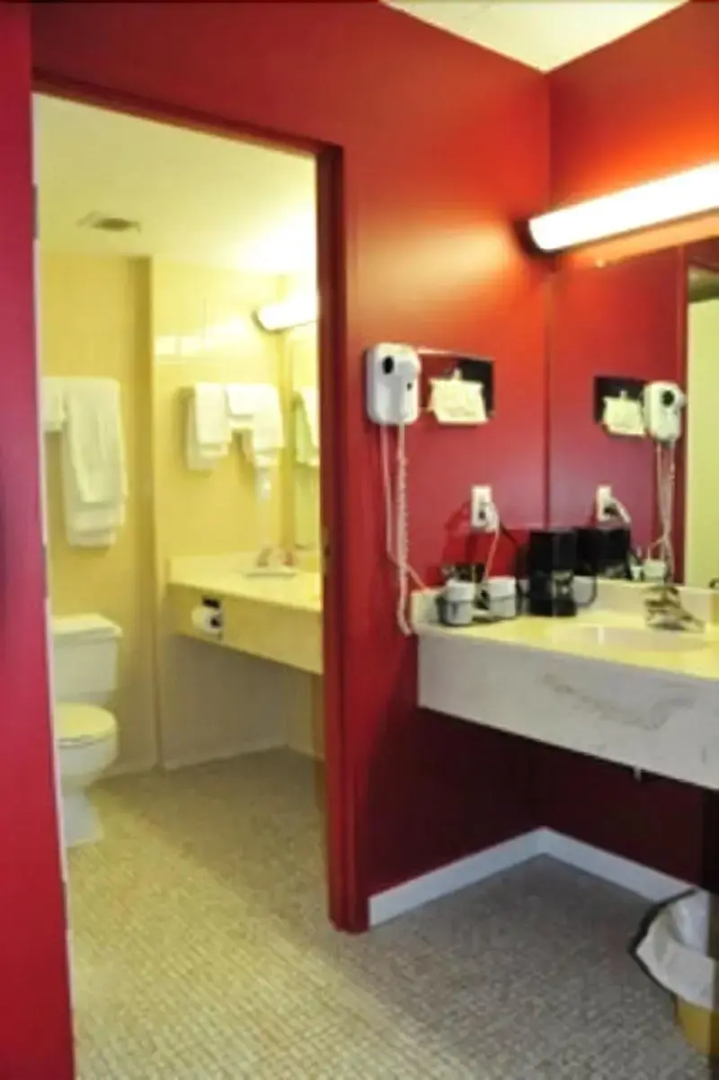 Lively Inn & Suites