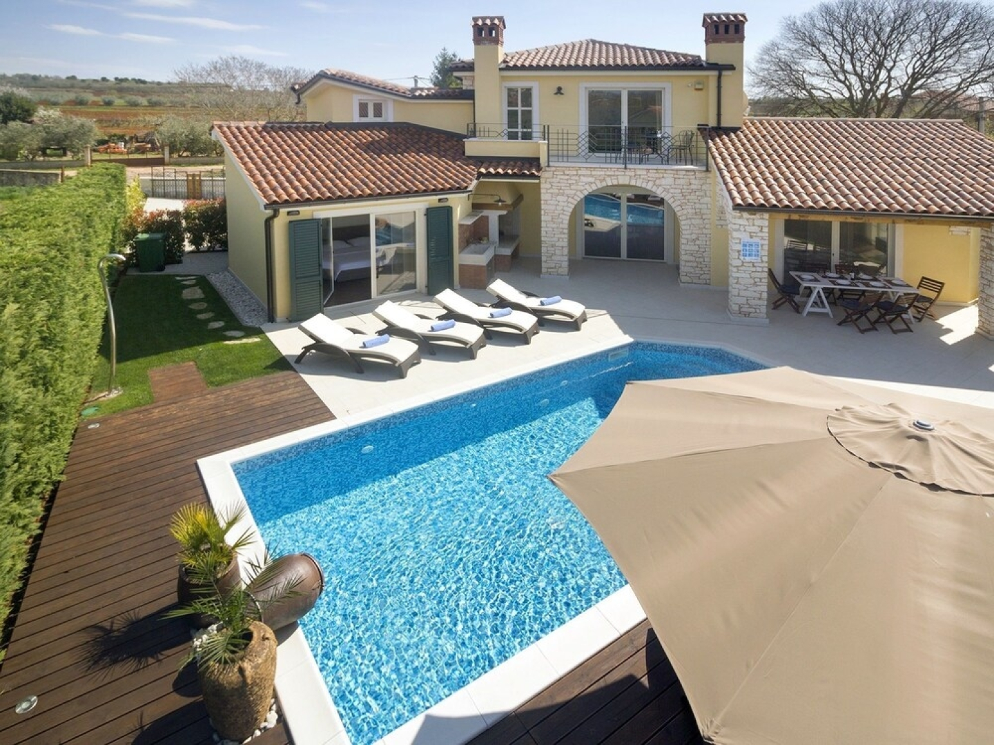 Luxury Villa for up to 6 Persons With Pool, Bbq, Wine Cellar and Billiard